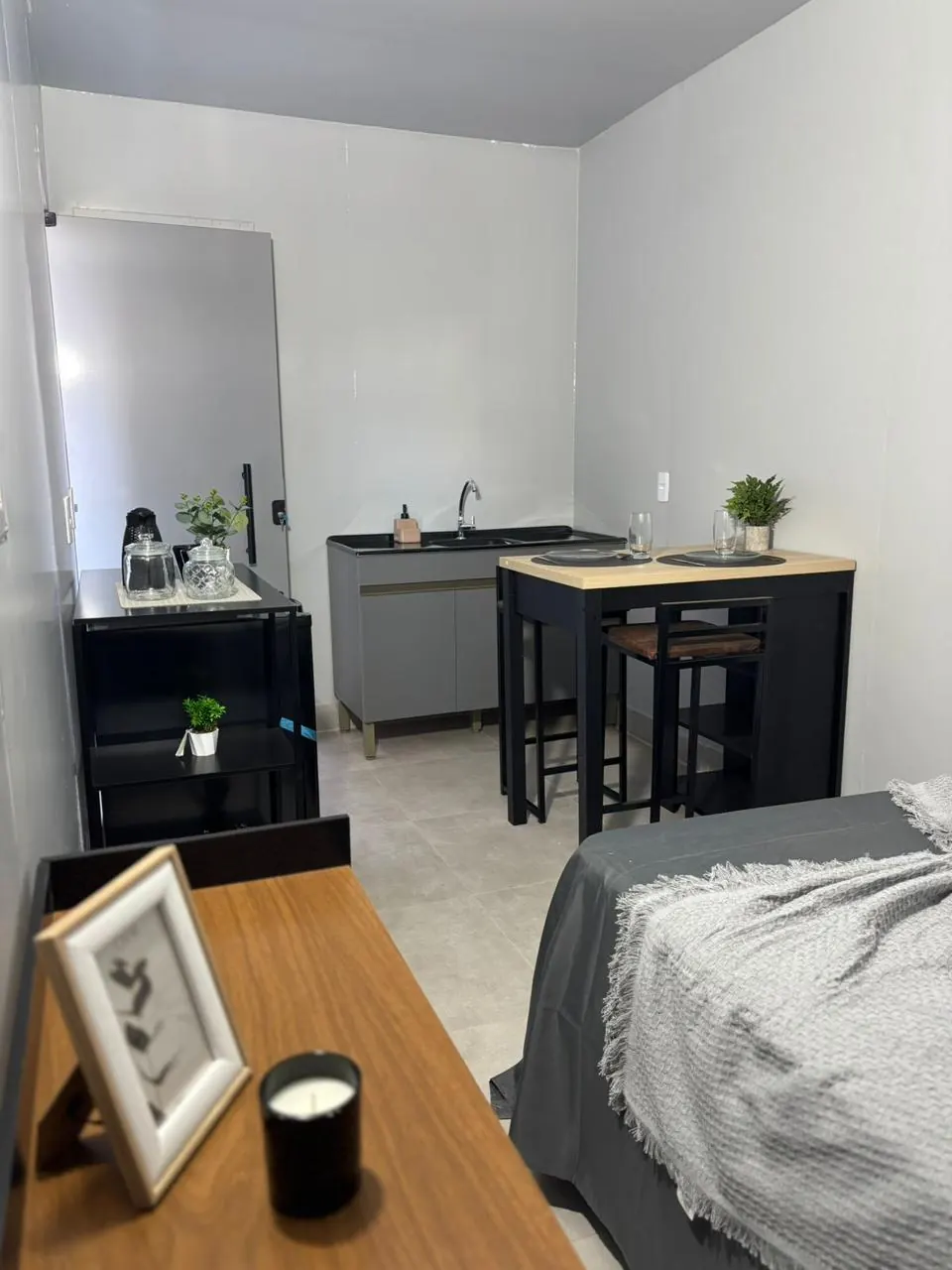 Interior do loft mobiliado no Residencial Cabeçudas